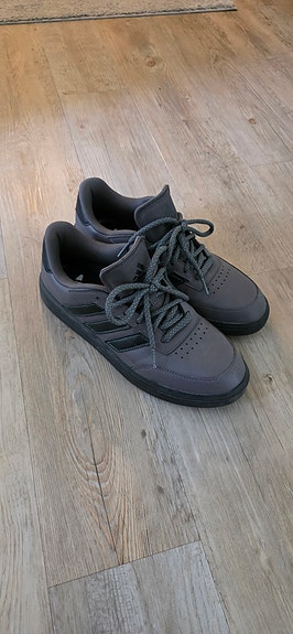 Adidas kengät