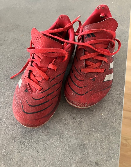 Adidas jalkapallokengät koko 31