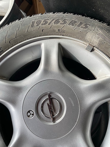 Opel alumiinivanteet renkailla
