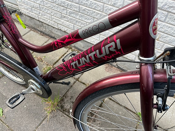 Tunturi Prego naisten kaupunkipyörä 28" koko M viininpunainen