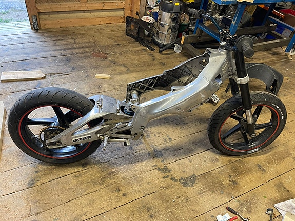 Aprilia 2007 rs 125 kilvellinen runko purkupyörä