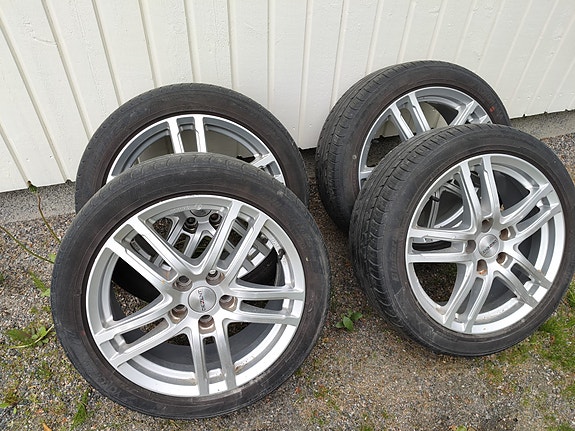 225/45 R17 kesärenkaat alumiinivanteilla