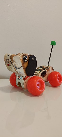 Fisher-Price vedettävä koiralelu