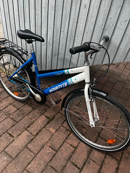 Yosemite merkki polkupyörä 26”7v