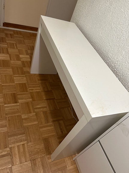 Valkoinen Ikea Malm -pöytä 25e(Turku) - NOPEIN HAKEE