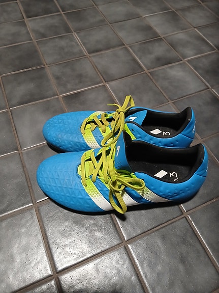 Adidas turffi jalkapallokengät koko 37 1/3