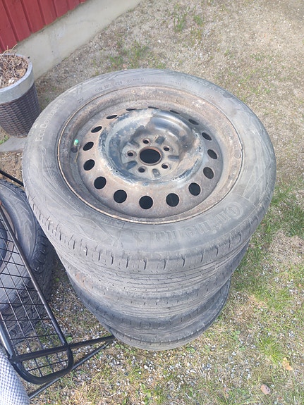 Toyota Avensis renkaat 5x100 pellivanteet