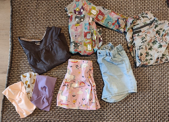 Kesäinen vaatepaketti tytölle, koko 92/98