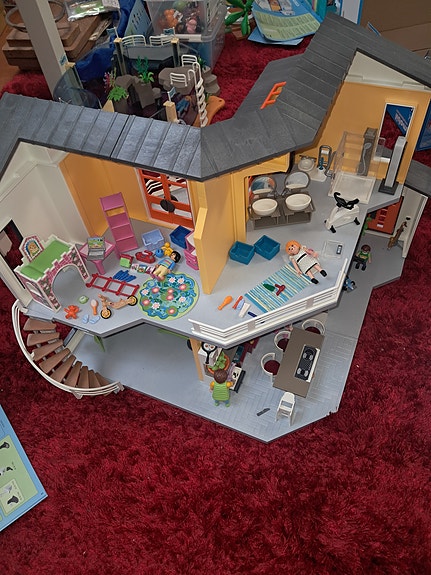 Playmobil koti kaikki huoneet kalustettu