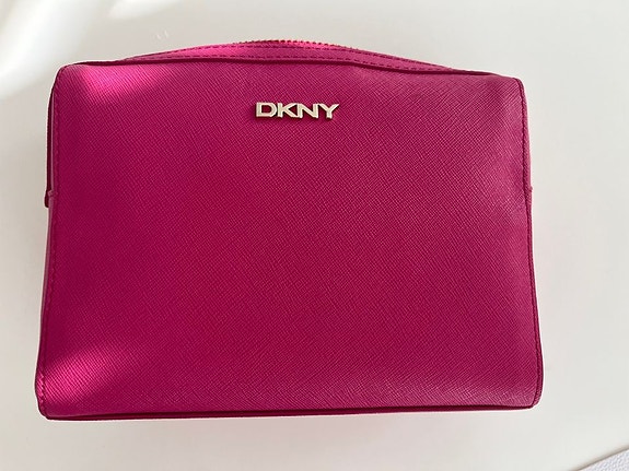 DKNY uusi laukku meikkilaukku nahka pinkki