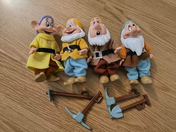Disney Simba Toys 7 kääpiötä hahmot