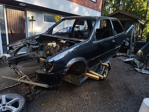 Ford Fiesta Mk3 tyhjä kori