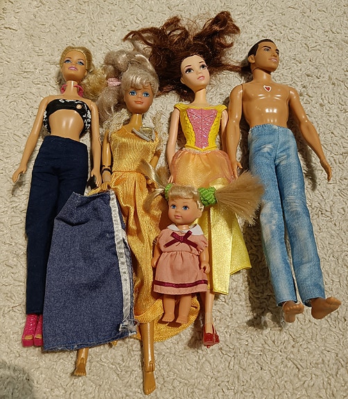 Barbie nuket ja vaatteet setti