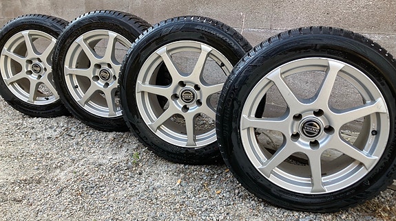 Hankook nastat 205/55R16 XL Dotz Racing alumiinivanteilla