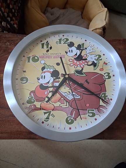 Mikki Hiiri seinäkello Retro