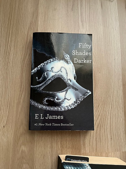 E L James Fifty Shades Darker pokkari englanniksi