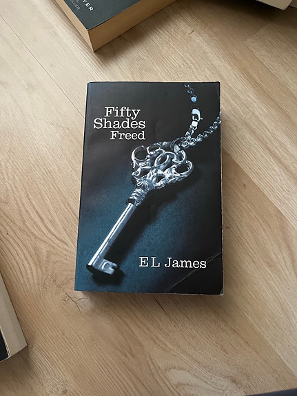 E L James Fifty Shades Freed pokkari englanniksi