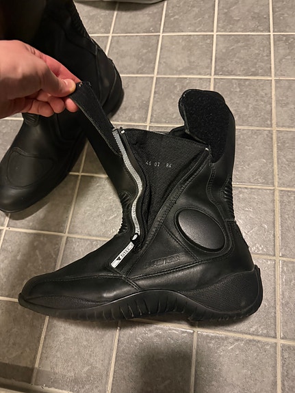 Dainese Gore-Tex ajosaappaat koko 42 musta
