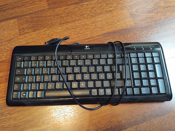 Logitech Näppäimistö