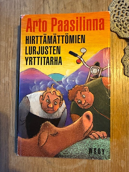 Arto Paasilinna - Hirttämättömien lurjusten yrttitarha kirja