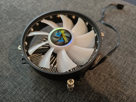 Intel LGA1155 jäähdytin ja 92mm rgb tuuletin