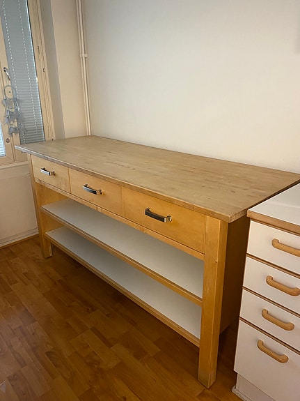 Puinen työpöytä / keittiösaareke, 3 laatikkoa + hyllyt