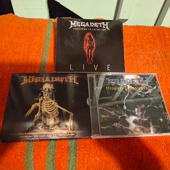 Megadeth - world needs a hero, hidden treasures ja countdown to ex live