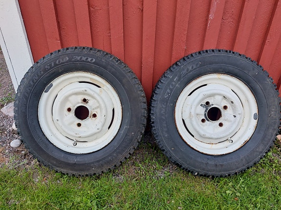 Käyttämättömät renkaat 2 kpl