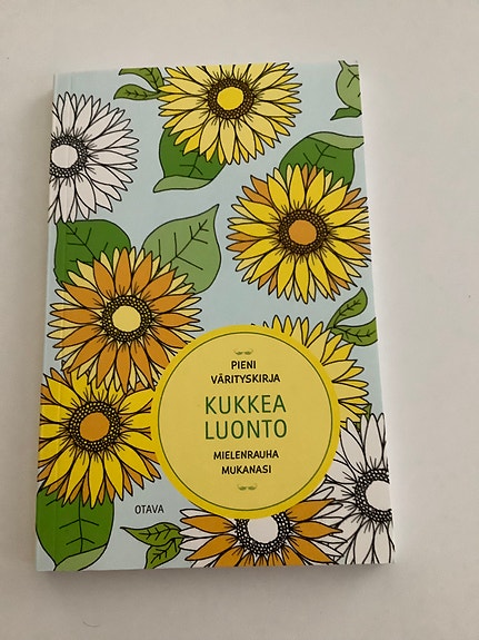 Pieni värityskirja/ Kukkea luonto -Mielenrauha mukanasi