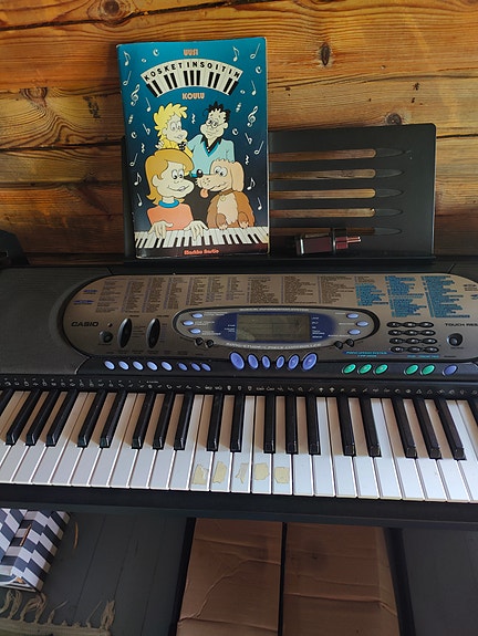 Sähköinen kosketussoitin Casio