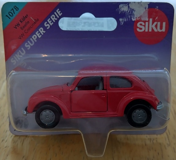 VW Kupla 1303 LS Sedan 2 door Red 1978 Siku Super Serie 1:55 hieno pikkuauto