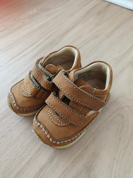 Nahkaiset kengät koko 19