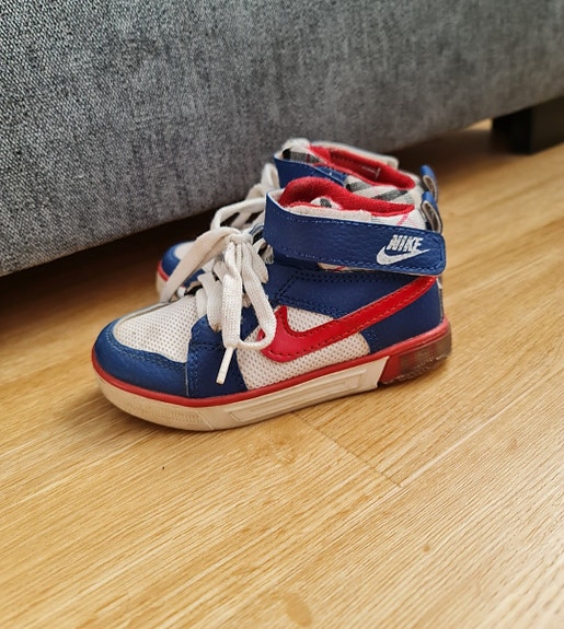 Nike lenkkarit koko 24. Ei aito?