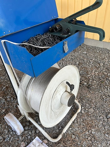 Pakkausvannelaite kärryllä + 13 mm vannenauhalla