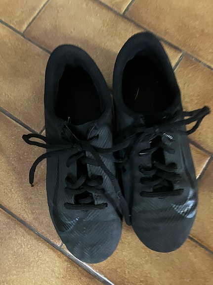 Nike nappulakengät ja säärisuojat