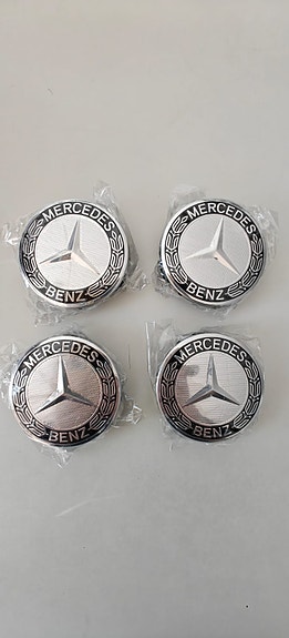 Myydään uusi Mercedes-Benz -keskikuppi 75mm vanteen keskiökapseli