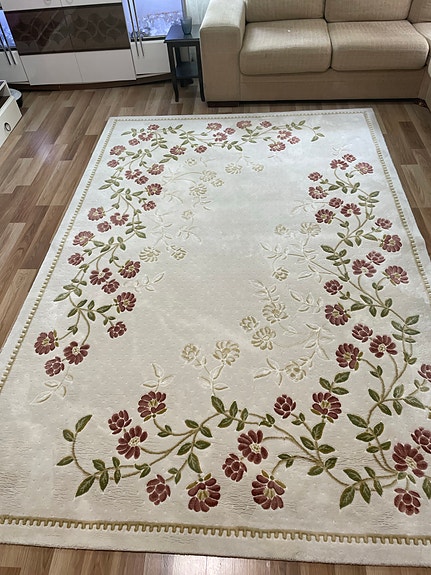 Kaunis kukkakuvioninen matto 300€
