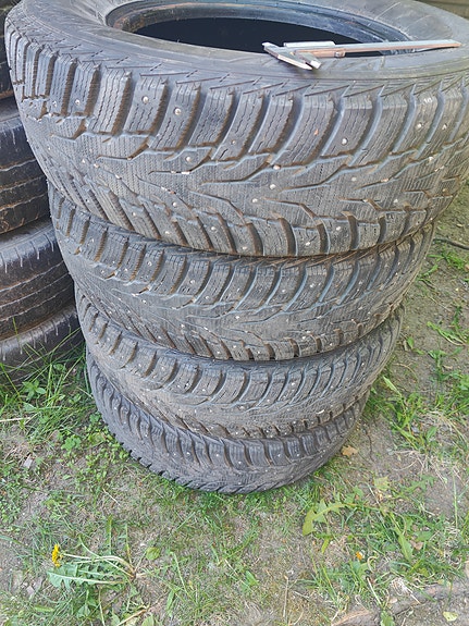 Nastarenkaat 215/70R15
