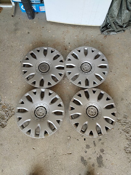 Citroen 15" pölykapselit