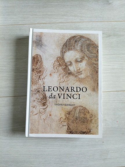 Leonardo da Vinci - Vuosisataiset piirustukset -kirja