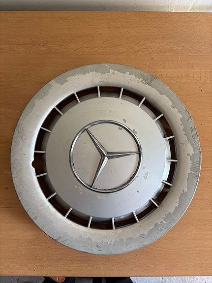 Mercedes-Benz pölykapseli
