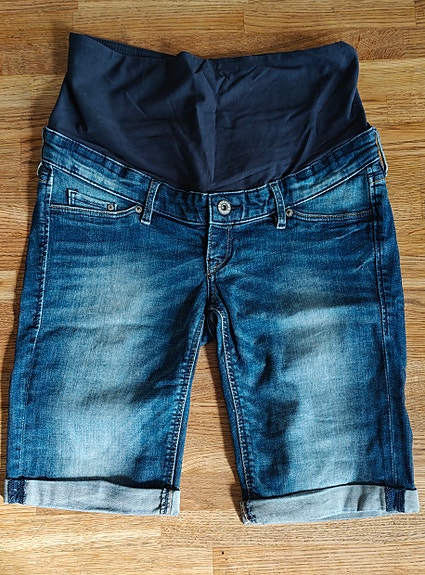 H&M äitiys-shortsit, koko 38 vastaa kokoa 36