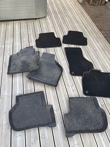 Kumiset ja kangasmatot autoon Skoda octavia