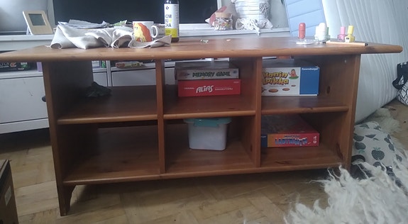 Olohuoneen pöytä