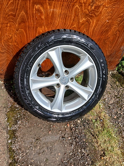 Volvo V70 ym Volvo talvirenkaat vanteineen
