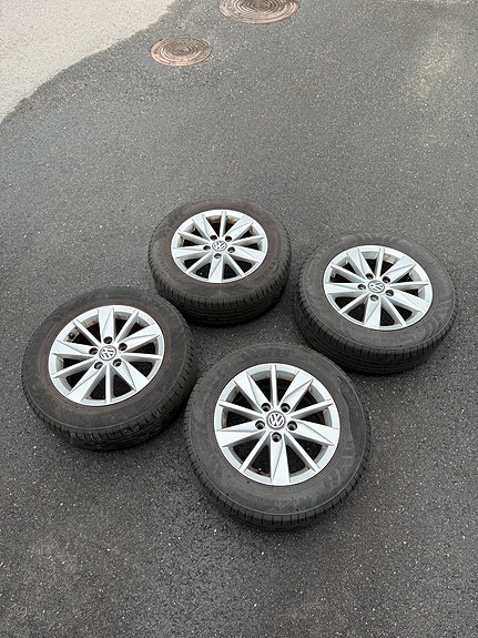 Nokian Hakka Blue 3 kesärenkaat aluvanteilla 195/65R15 VW