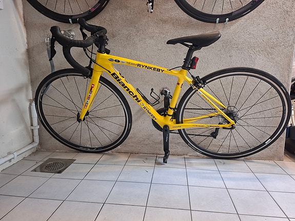 Bianchi Intenso 105 maantiepyörä 44cm  Team Rynkeby