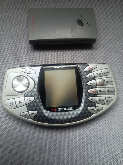 Nokia N-Gage puhelin
