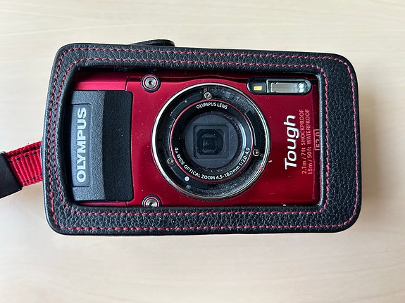 Olympus Stylus Tough TG-3 punainen digikamera