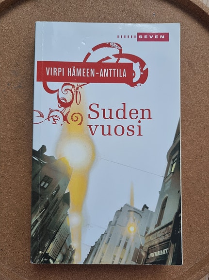 Virpi Hämeen-Anttila: Suden vuosi -pokkari